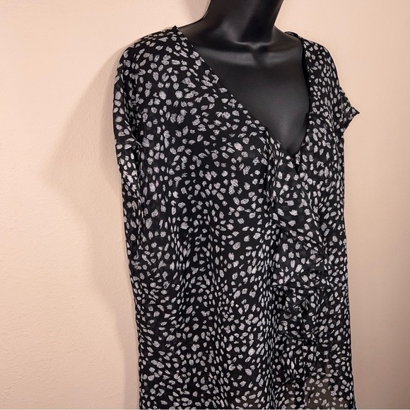 2X RELATIVITY BLACK WHITE DOT PRINT BLOUSE SEMI SHEER RUFFLE PLUS VNECK - Picture 3 of 12